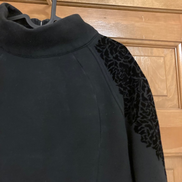 Lululemon Floral Flock Pullover, Size 10 - Picture 4 of 13